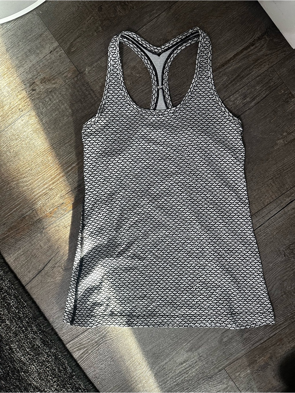 Lululemon Cool II Racerback Tank. Women’s Size 6